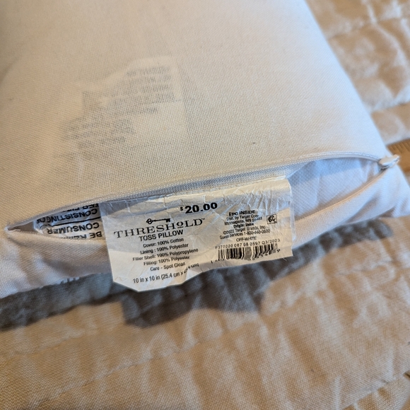 Small beaded accent pilow - Picture 5 of 5